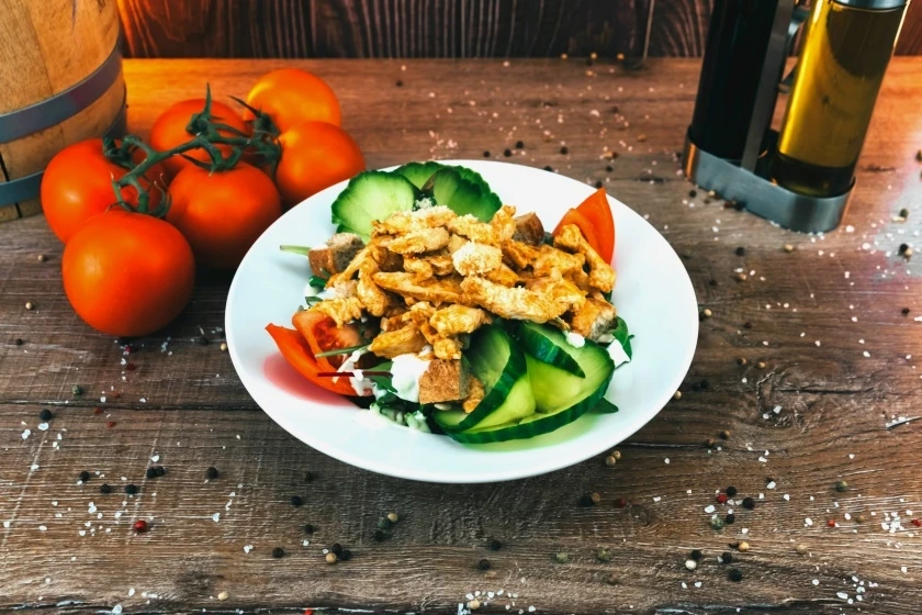 Tavuklu Sezar salatası