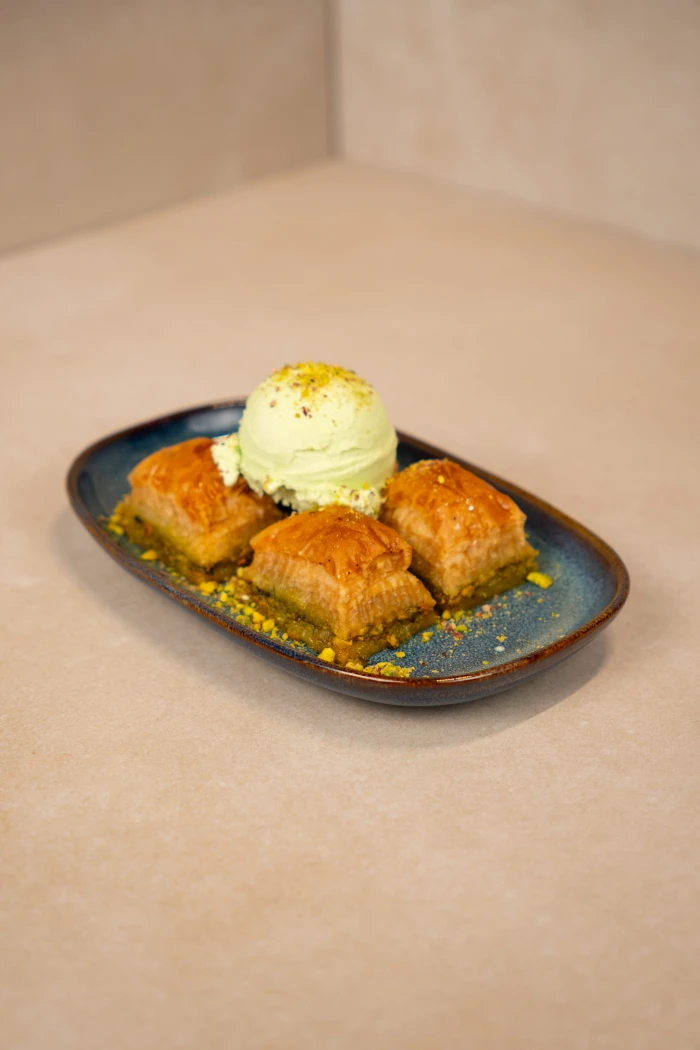 Baklava Portie 4 Stuks met IJs